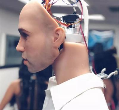 AI伴侶崛起 當(dāng)機(jī)器人步入現(xiàn)實(shí)，單身男士的焦慮從何而來？